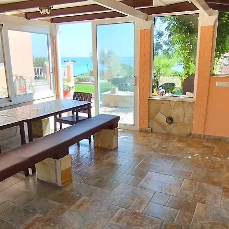 Vilă Corfu Memos *